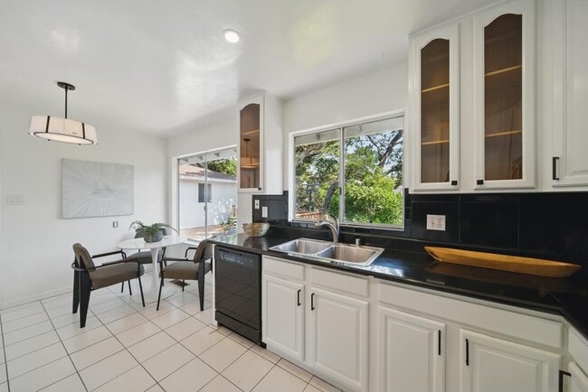 Building Photo - 1406 Cedarwood Dr