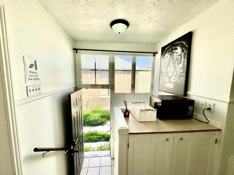 Building Photo - 440 E Garfield Ave