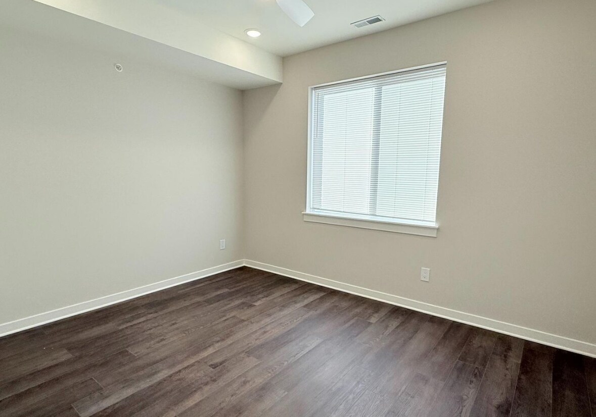 Master Bedroom (with 2 closets) - 2511 Manton St