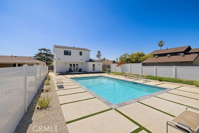 Building Photo - 11245 Greenlawn Ave