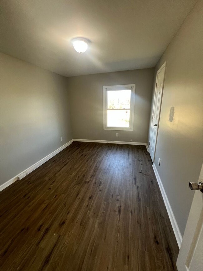 Building Photo - House for rent in Elizabethtown. 3 bed and...