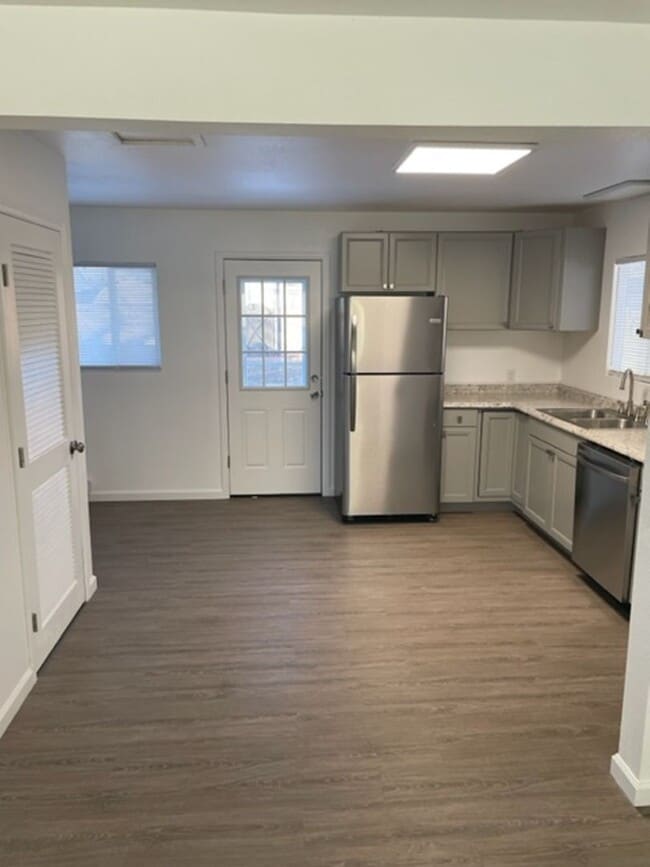 Building Photo - NEWLY REMODELED 3 BEDROOM RANCHER IN STRAT...