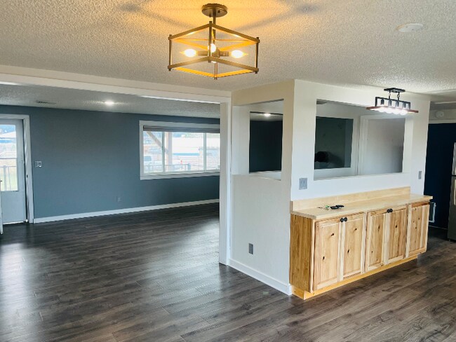 Building Photo - 145 Sunset Dr