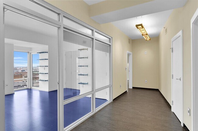 Building Photo - LARGE CUSTOM CONDO IN DOWNTOWN CHAMPAIGN