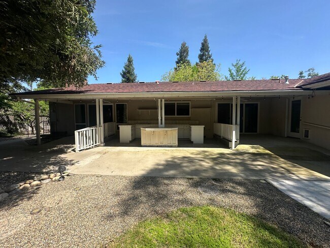 Building Photo - Spacious home in Green Acres coming soon!