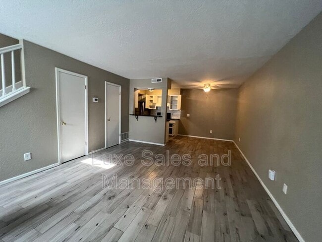 Building Photo - 3200 W Britton Rd