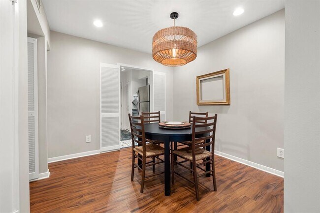 Building Photo - 1809 Stoney Brook Dr