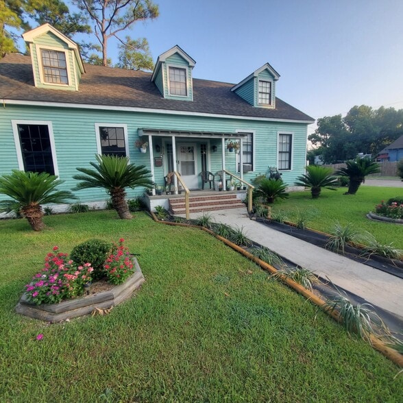 Building Photo - 314 Julia St