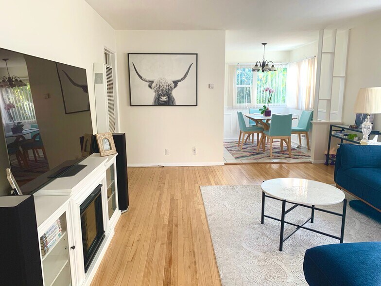 Building Photo - 1227 Crescent Dr