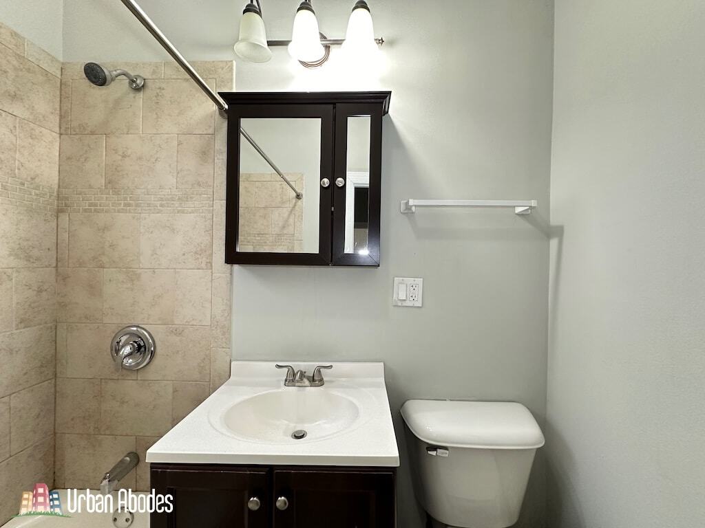 Building Photo - 3721 N Pine Grove Ave