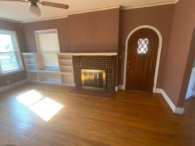 Building Photo - 1102 Murphy St