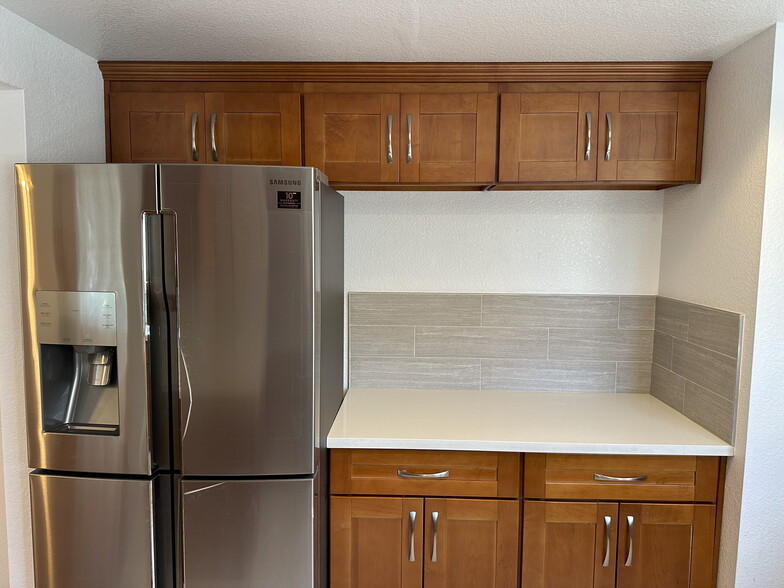 Kitchen 4 - 43 E Court Ln