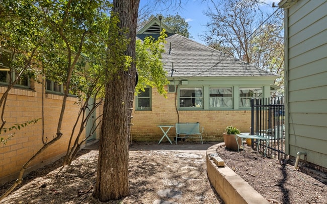 Building Photo - Gorgeous Tarrytown Home for Rent