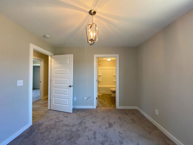Building Photo - Gorgeous Home for Rent in Talladega, AL! A...