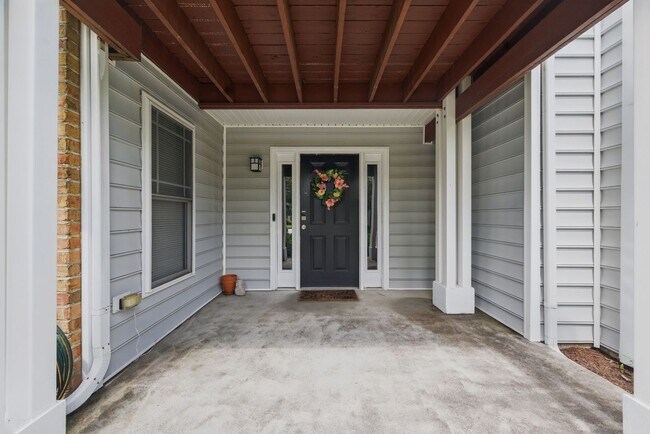 Building Photo - 985 Hollymeade Cir