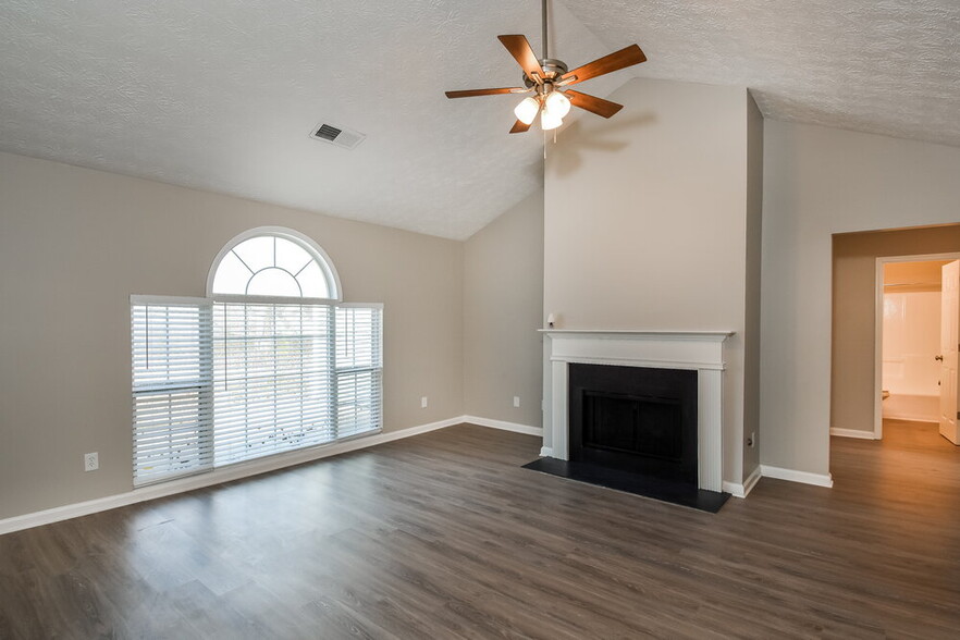 Building Photo - 4949 Lake Park Ln