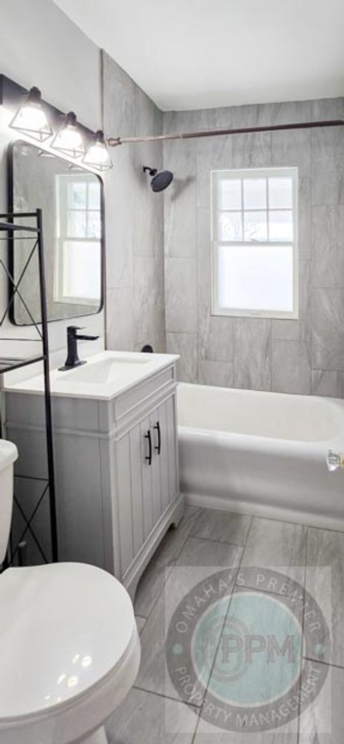 Building Photo - A "Must See" 2bd/1ba Beautiful home!