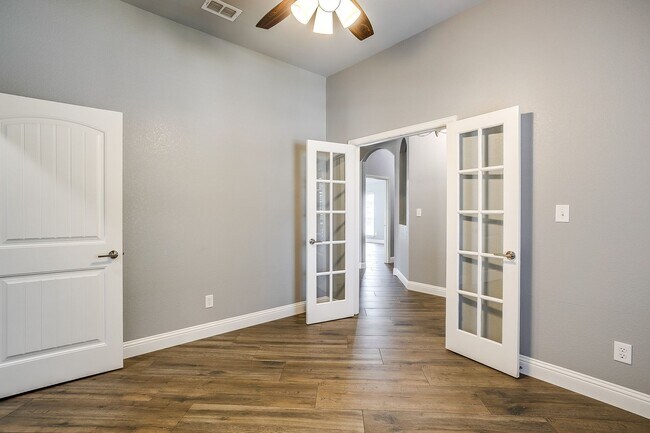 Building Photo - Beautiful 4 Bed, 2 Bath in Pristine Willow...