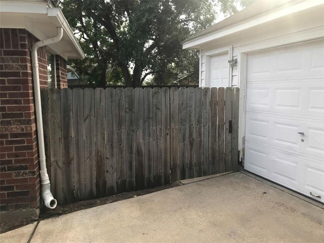 Building Photo - 6403 Garden Canyon Dr