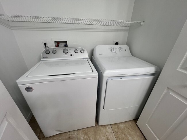 Building Photo - 3 Bedroom 2 Bath in Torino