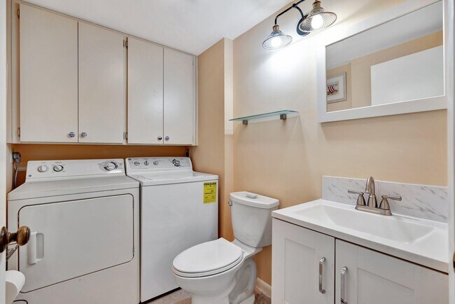 Building Photo - 3016 30th Ct