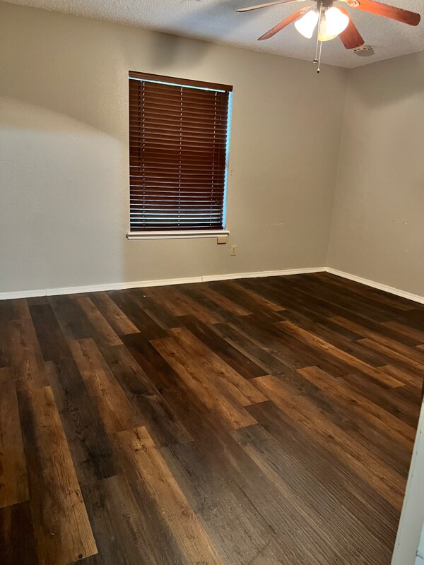 Building Photo - 1529 E 68th Pl