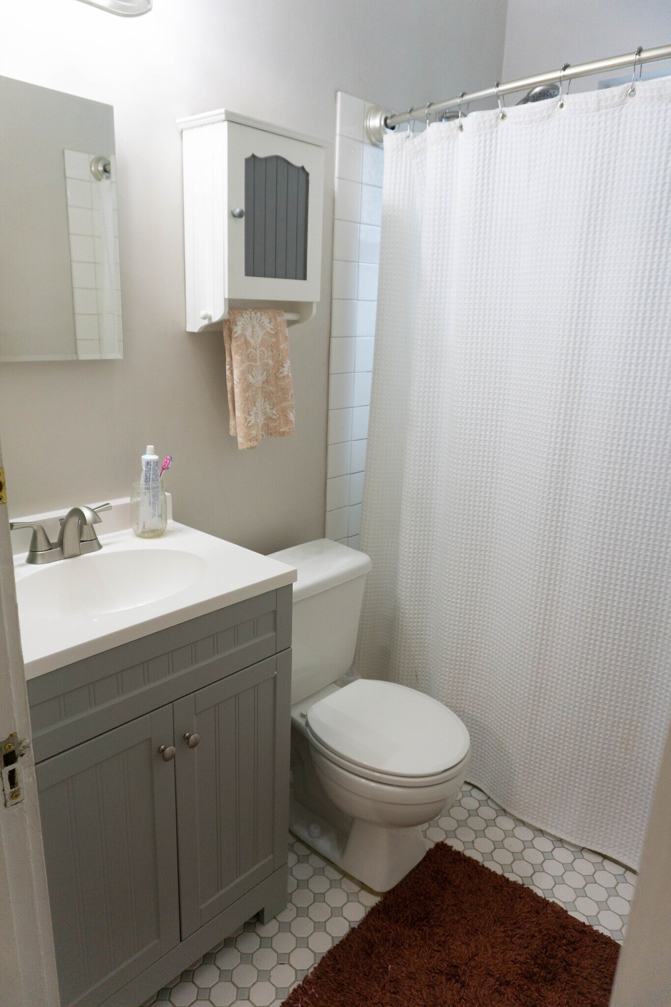 Upstairs Bathroom - 904 Lexington Ave