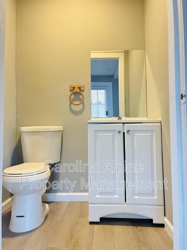 Building Photo - 401 Gardner St