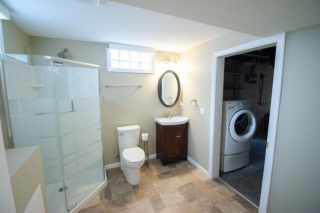 Building Photo - Beautiful Family Home Near Downtown And Hospital!
