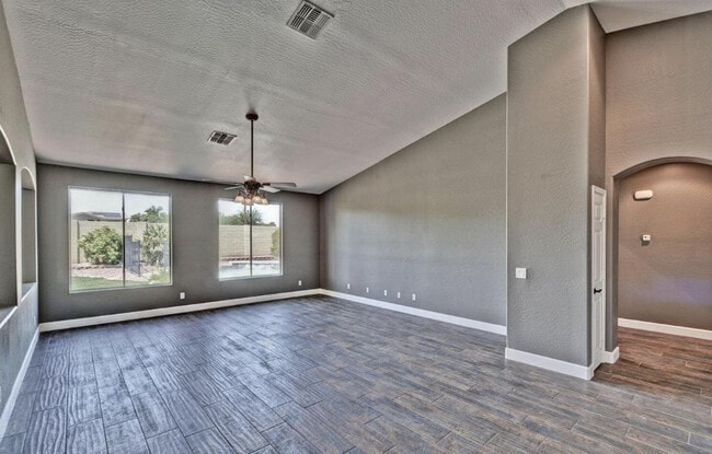 Building Photo - 14284 W Woodbridge Ave