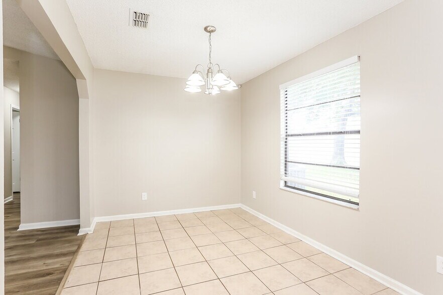 Building Photo - 8804 Falcon Trace Dr S