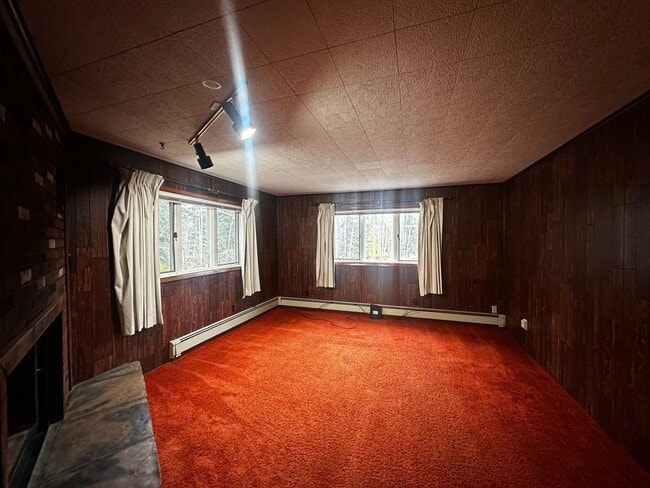 Building Photo - 2bed/1bath Upper Unit/No Garage/ Pets Nego...