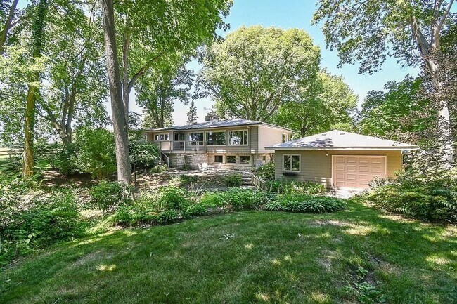 Building Photo - Basement Apartment ... ALL UTILITIES INCLUDED, INCLUDING WIFI!!