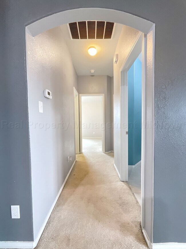 Building Photo - 2053 Leonard Ranch Rd