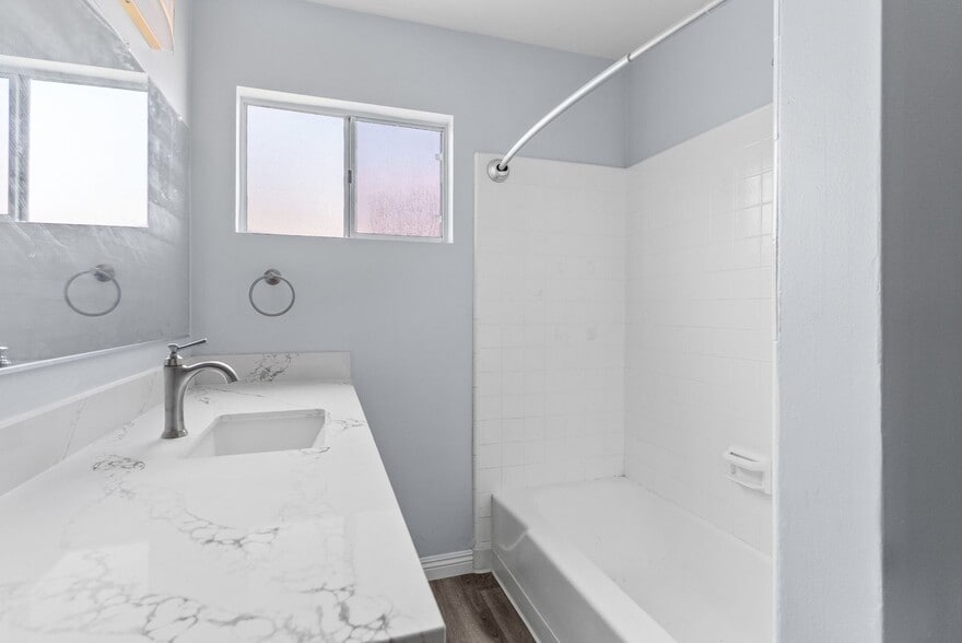 Building Photo - 425 Gaviota Ave