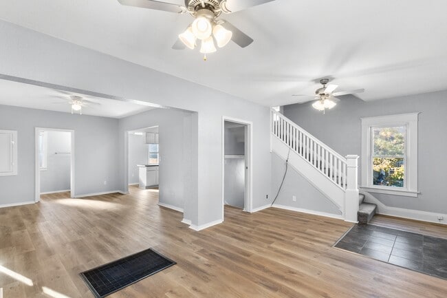 Building Photo - 1418 Mott Ave