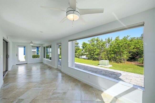 Building Photo - 885 Spanish Dr N