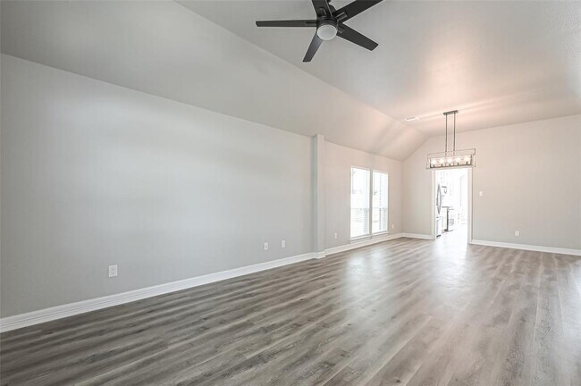 Building Photo - 6215 Suncrest Ct