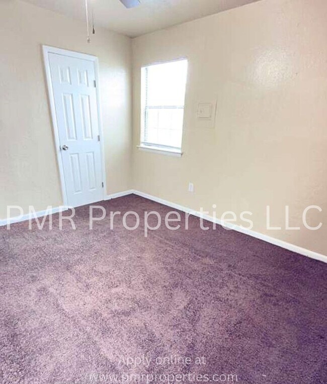 Building Photo - 3 Bedrooms / 1 Bathroom House