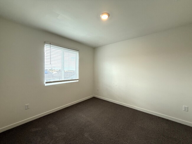 Building Photo - 3087 Thyme Pl