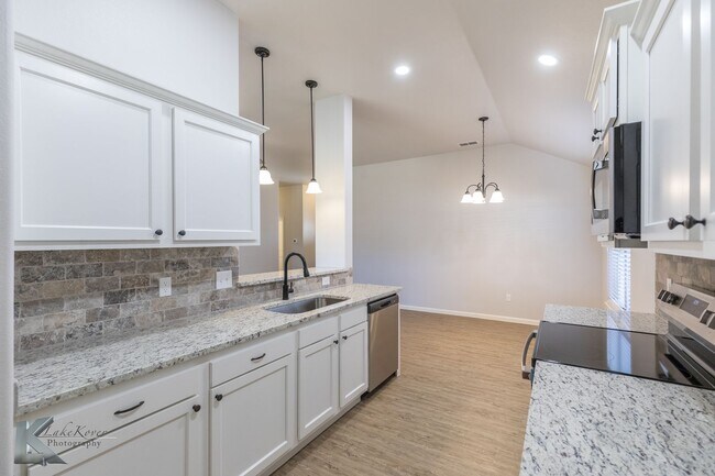 Building Photo - NEW CONSTRUCTION! 3 bed, 2 bath, 2 car garage; ALL KITCHEN APPLIANCES!