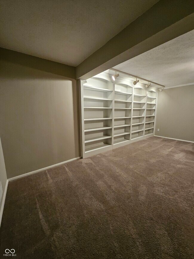 Building Photo - 9459 Timber View Dr