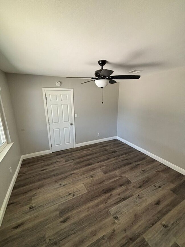 Building Photo - 16025 Pescados Dr