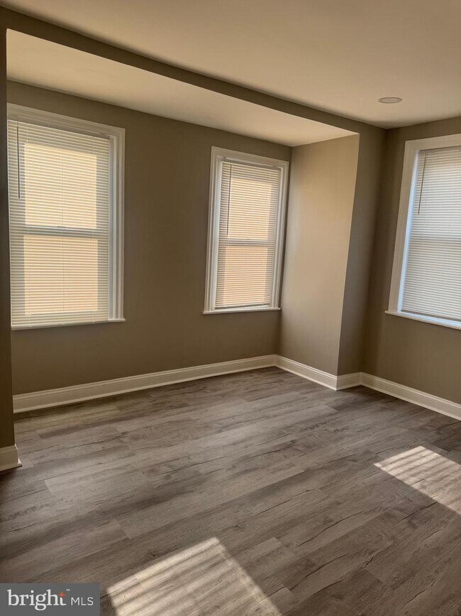 Building Photo - 1945 W Airdrie St