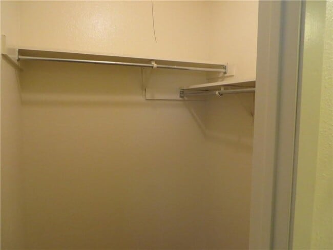 Building Photo - 502 Tanglewood Dr