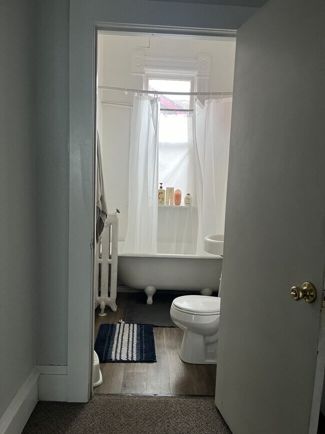 Building Photo - 1212 N Garden St