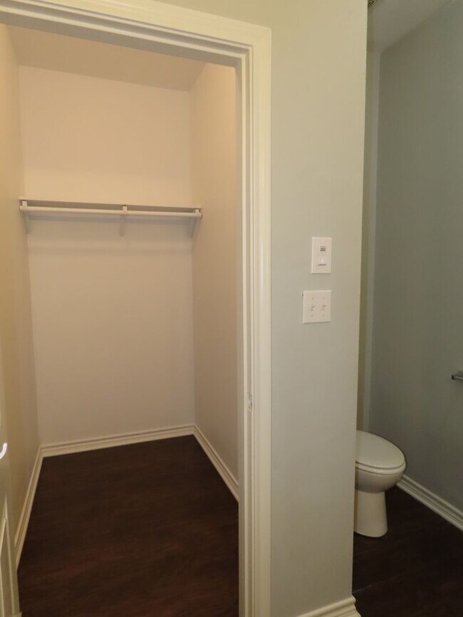 Building Photo - 2434 Haverhill Dr