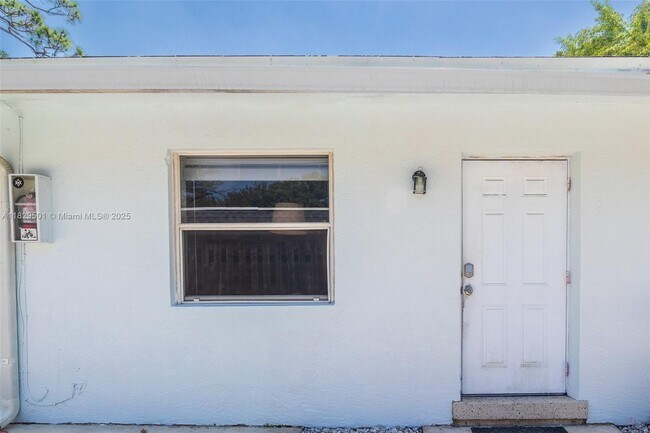 Building Photo - 605 SW 14th Terrace