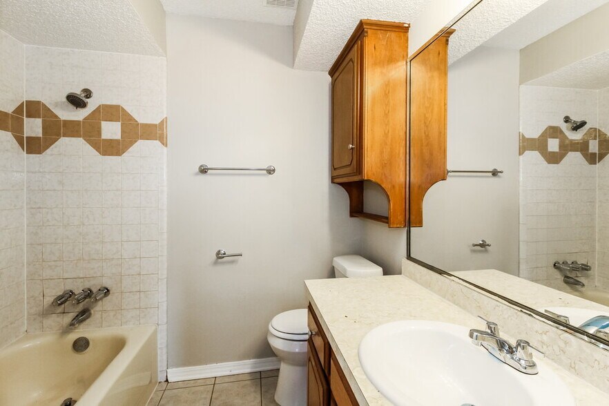 Building Photo - 2717 Paxton Pl