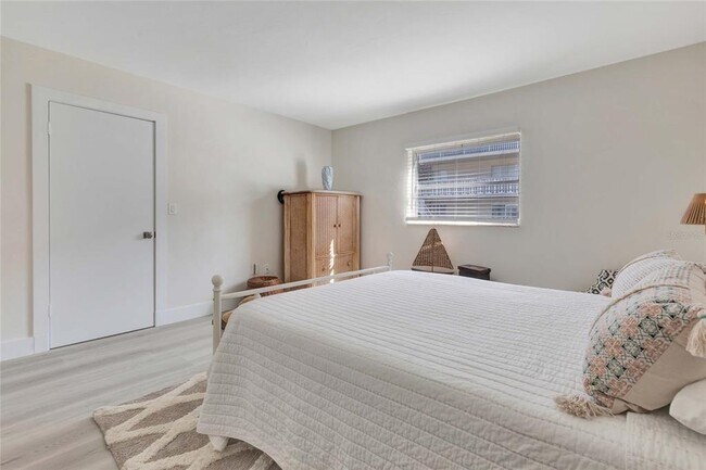 Building Photo - 3755 S School Ave